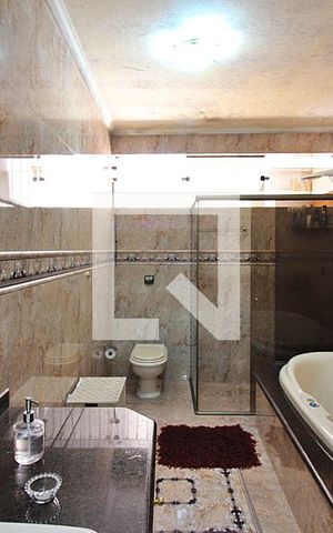 Casa à venda com 320m², 4 quartos e 3 vagasQuarto 1 - Suíte Banheiro