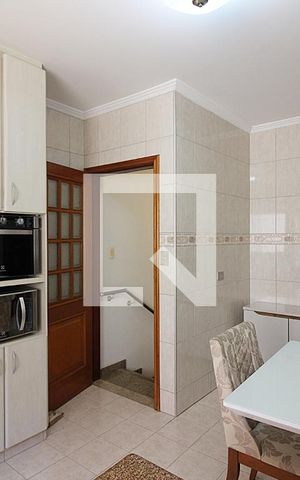 Casa à venda com 320m², 4 quartos e 3 vagasCozinha