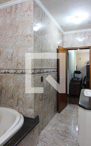 Casa à venda com 320m², 4 quartos e 3 vagasQuarto 1 - Suíte Banheiro