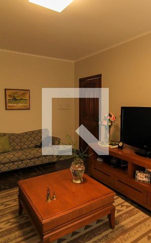 Casa à venda com 180m², 3 quartos e 4 vagas Casa à venda com 180m², 3 quartos e 4 vagasSala