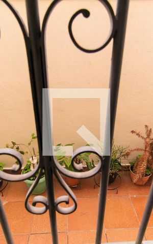 Casa à venda com 180m², 3 quartos e 4 vagas Casa à venda com 180m², 3 quartos e 4 vagasVista