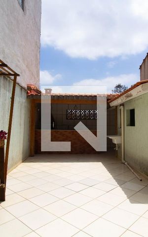 Casa à venda com 212m², 3 quartos e 6 vagas Casa à venda com 212m², 3 quartos e 6 vagasÁrea Externa