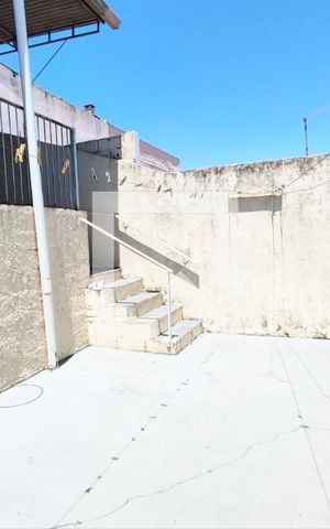 Casa à venda com 250m², 3 quartos e 3 vagas Casa à venda com 250m², 3 quartos e 3 vagasQuintal