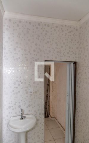 Casa para alugar com 65m², 2 quartos e sem vaga Casa para alugar com 65m², 2 quartos e sem vagaBanheiro
