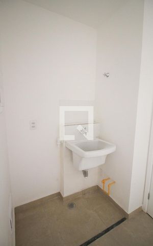 Apartamento para alugar com 36m², 2 quartos e 1 vagaarea de serviço