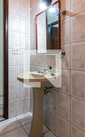 Casa à venda com 120m², 3 quartos e 2 vagas Casa à venda com 120m², 3 quartos e 2 vagasSala - Lavabo