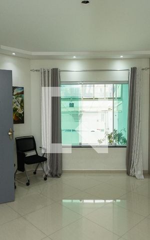 Casa à venda com 278m², 3 quartos e 4 vagas Casa à venda com 278m², 3 quartos e 4 vagasSala