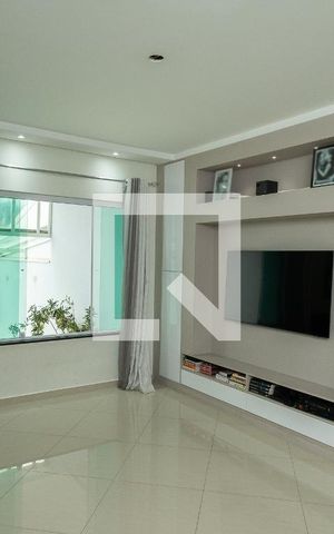 Casa à venda com 278m², 3 quartos e 4 vagas Casa à venda com 278m², 3 quartos e 4 vagasSala