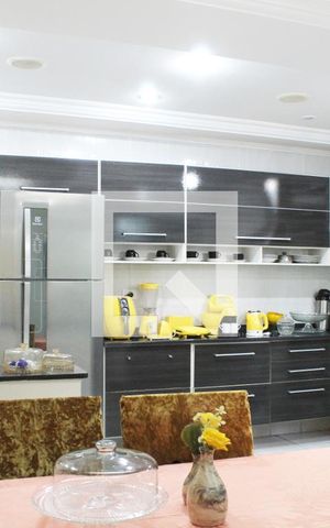 Casa à venda com 200m², 2 quartos e 2 vagasCozinha