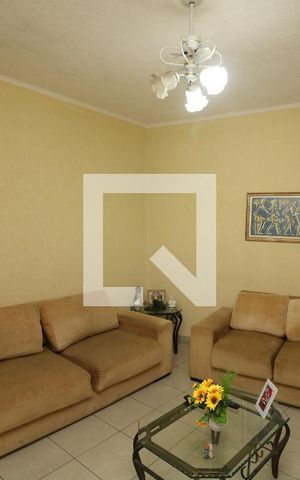 Casa à venda com 210m², 4 quartos e 3 vagasSala