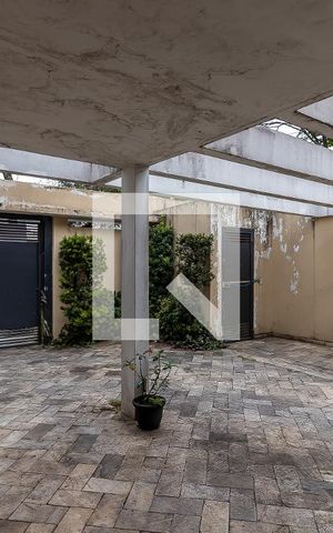 Casa à venda com 230m², 4 quartos e 3 vagas Casa à venda com 230m², 4 quartos e 3 vagasGaragem