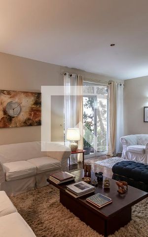 Casa à venda com 230m², 4 quartos e 3 vagas Casa à venda com 230m², 4 quartos e 3 vagasSala