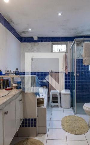 Casa à venda com 230m², 4 quartos e 3 vagas Casa à venda com 230m², 4 quartos e 3 vagasSuíte