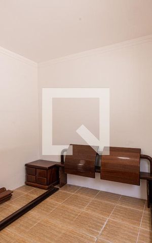 Casa à venda com 290m², 5 quartos e 3 vagas Casa à venda com 290m², 5 quartos e 3 vagasQuarto 4