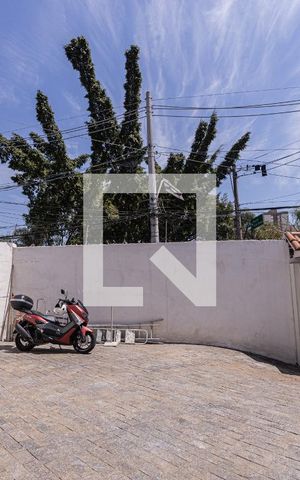 Casa à venda com 290m², 5 quartos e 3 vagas Casa à venda com 290m², 5 quartos e 3 vagasGaragem