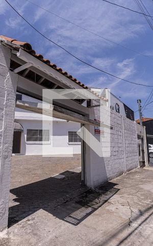 Casa à venda com 290m², 5 quartos e 3 vagas Casa à venda com 290m², 5 quartos e 3 vagasFachada