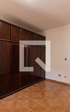 Casa à venda com 290m², 5 quartos e 3 vagas Casa à venda com 290m², 5 quartos e 3 vagasSuite 2