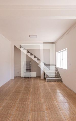 Casa à venda com 290m², 5 quartos e 3 vagas Casa à venda com 290m², 5 quartos e 3 vagasSala