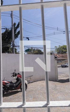 Casa à venda com 290m², 5 quartos e 3 vagas Casa à venda com 290m², 5 quartos e 3 vagasSala
