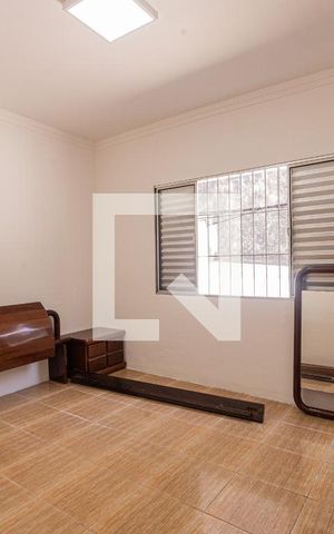 Casa à venda com 290m², 5 quartos e 3 vagas Casa à venda com 290m², 5 quartos e 3 vagasQuarto 4