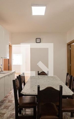 Casa à venda com 290m², 5 quartos e 3 vagas Casa à venda com 290m², 5 quartos e 3 vagasCopa e Cozinha