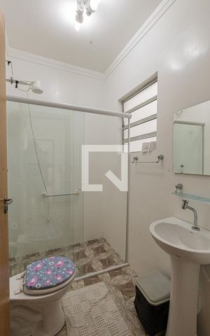 Casa à venda com 290m², 5 quartos e 3 vagas Casa à venda com 290m², 5 quartos e 3 vagasBanheiro Social