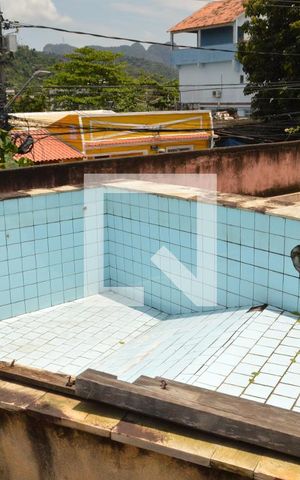 Casa à venda com 592m², 3 quartos e 5 vagasPiscina