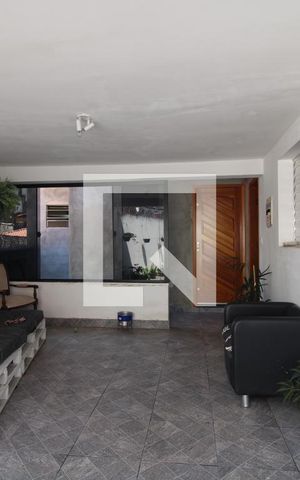 Casa à venda com 223m², 2 quartos e 2 vagasQuintal lateral
