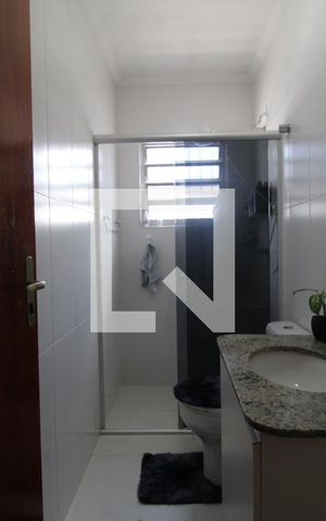 Casa à venda com 223m², 2 quartos e 2 vagasBanheiro