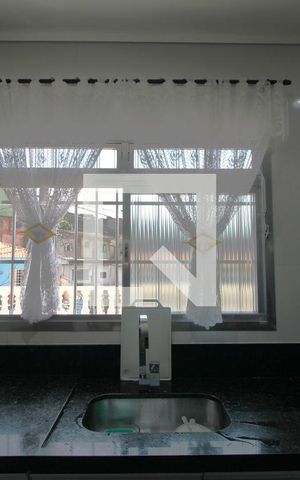 Casa à venda com 223m², 2 quartos e 2 vagasPia da cozinha
