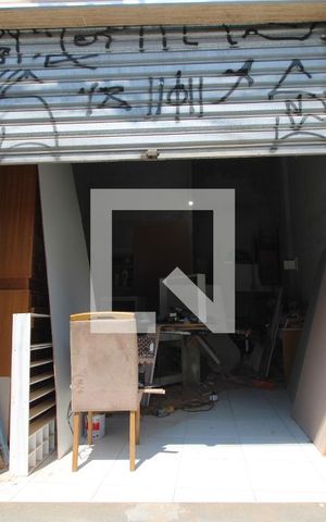 Casa à venda com 223m², 2 quartos e 2 vagasSalão comercial