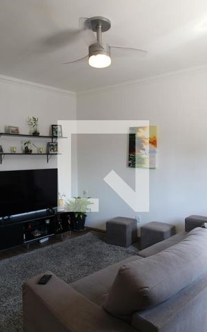 Casa à venda com 223m², 2 quartos e 2 vagasSala
