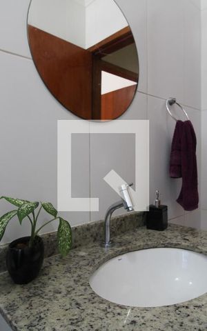 Casa à venda com 223m², 2 quartos e 2 vagasPia do banheiro