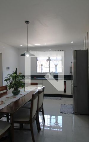 Casa à venda com 223m², 2 quartos e 2 vagasCozinha