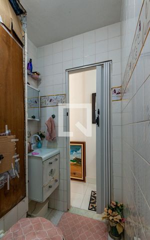 Apartamento à venda com 48m², 2 quartos e 2 vagas Apartamento à venda com 48m², 2 quartos e 2 vagasBanheiro