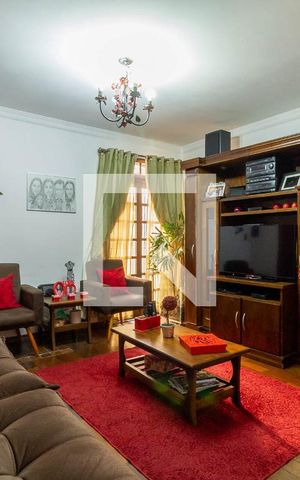 Casa à venda com 350m², 3 quartos e 3 vagas Casa à venda com 350m², 3 quartos e 3 vagasSala de TV