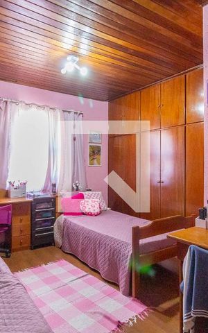 Casa à venda com 350m², 3 quartos e 3 vagas Casa à venda com 350m², 3 quartos e 3 vagasSuíte 3