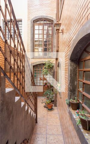 Casa à venda com 350m², 3 quartos e 3 vagas Casa à venda com 350m², 3 quartos e 3 vagasQuintal
