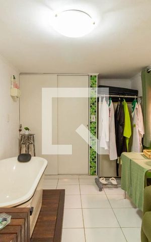 Casa à venda com 350m², 3 quartos e 3 vagas Casa à venda com 350m², 3 quartos e 3 vagasSala Garagem