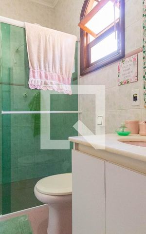 Casa à venda com 350m², 3 quartos e 3 vagas Casa à venda com 350m², 3 quartos e 3 vagasBanheiro da Suíte 2