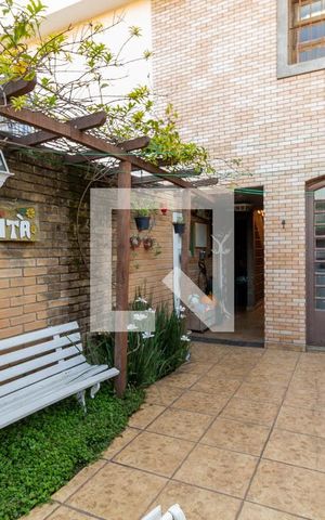 Casa à venda com 350m², 3 quartos e 3 vagas Casa à venda com 350m², 3 quartos e 3 vagasQuintal