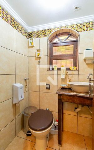 Casa à venda com 350m², 3 quartos e 3 vagas Casa à venda com 350m², 3 quartos e 3 vagasLavabo Garagem