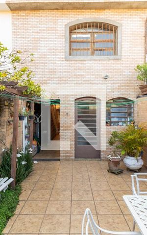 Casa à venda com 350m², 3 quartos e 3 vagas Casa à venda com 350m², 3 quartos e 3 vagasQuintal