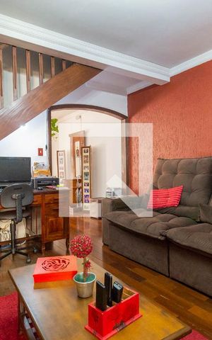 Casa à venda com 350m², 3 quartos e 3 vagas Casa à venda com 350m², 3 quartos e 3 vagasSala de TV