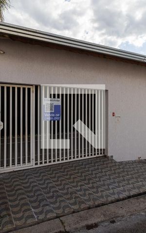 Casa para alugar com 240m², 3 quartos e 4 vagasFachada