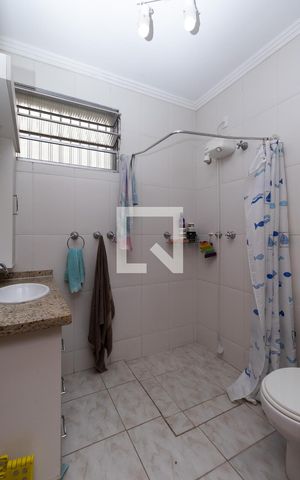 Casa para alugar com 240m², 3 quartos e 4 vagasBanheiro Social