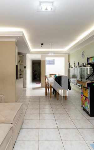Casa para alugar com 240m², 3 quartos e 4 vagasSala