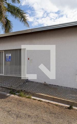 Casa para alugar com 240m², 3 quartos e 4 vagasFachada