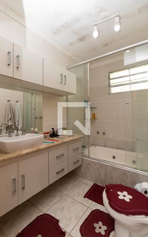 Casa para alugar com 240m², 3 quartos e 4 vagasBanheiro da Suíte