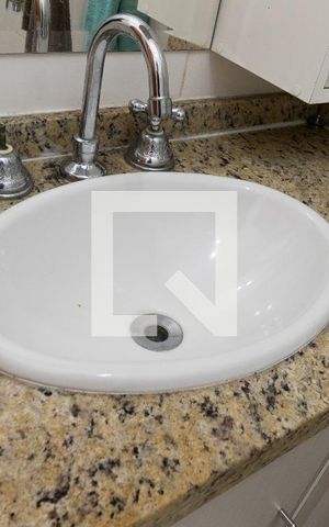 Casa para alugar com 240m², 3 quartos e 4 vagasBanheiro Social